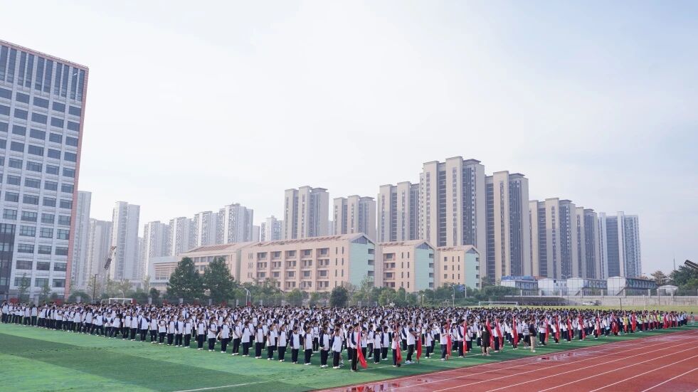 铭记历史，珍爱和平：恒定中学举行第三周升旗仪式